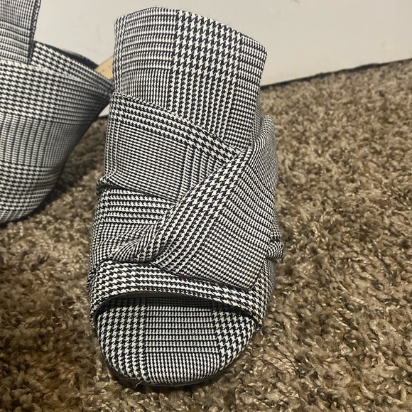 houndstooth Gianni Bini slip on mules/heels - Picture 4 of 4